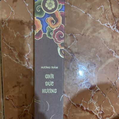 Hương trầm Giới đức hương